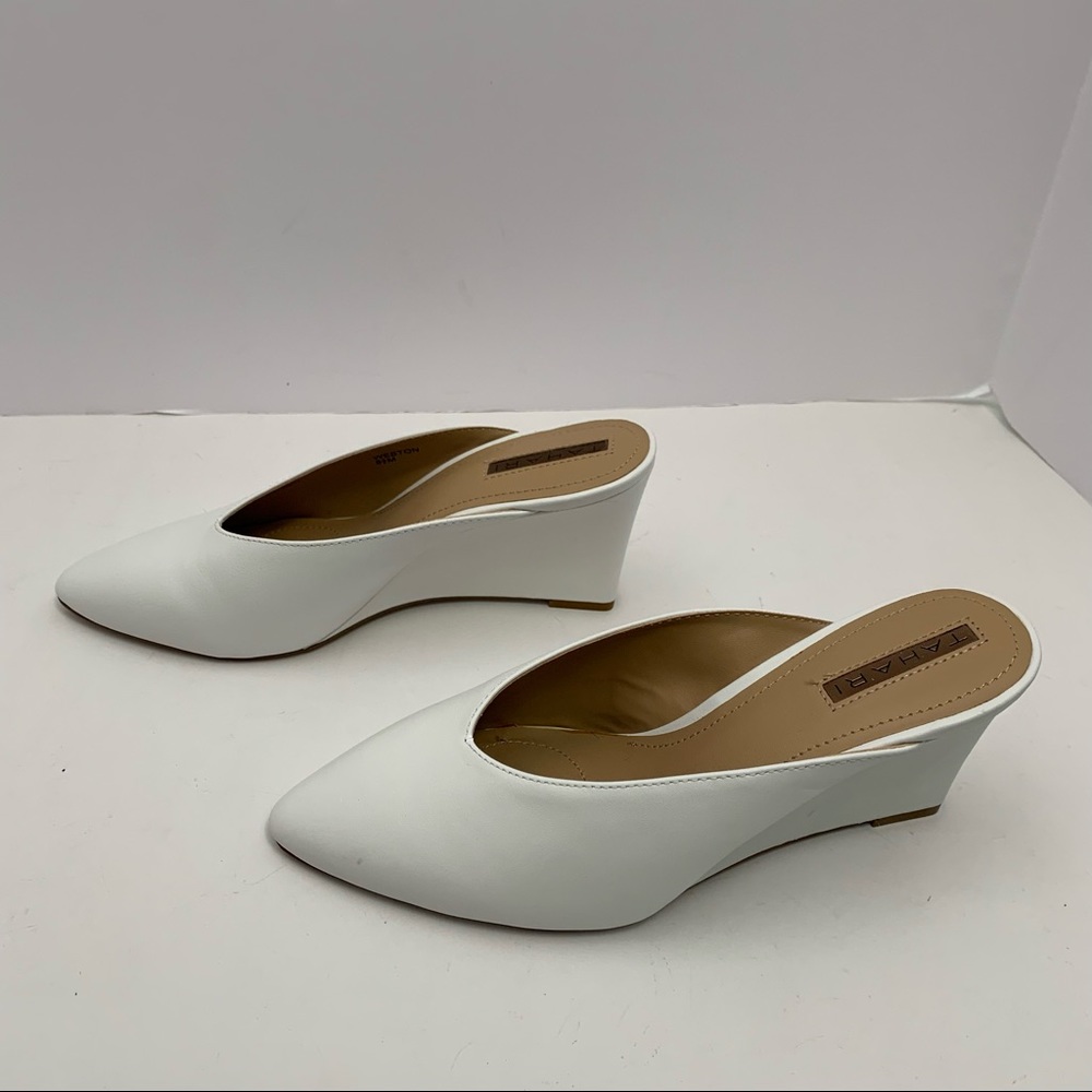 Tahari size 8.5M White Leather Weston Mules